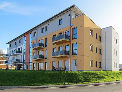 Mehrfamilien-Wohnhaus